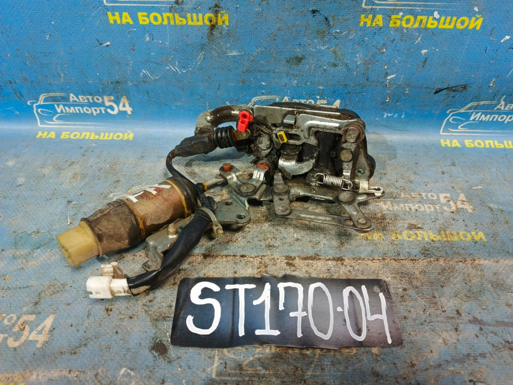 Замок двери передней правой TOYOTA CORONA 1991