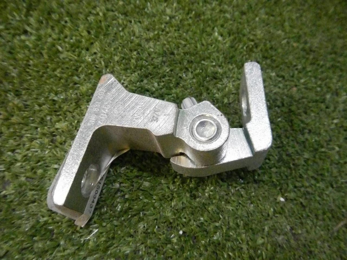 Петля двери передняя правая нижняя VW Tiguan 1 (2007-2016)