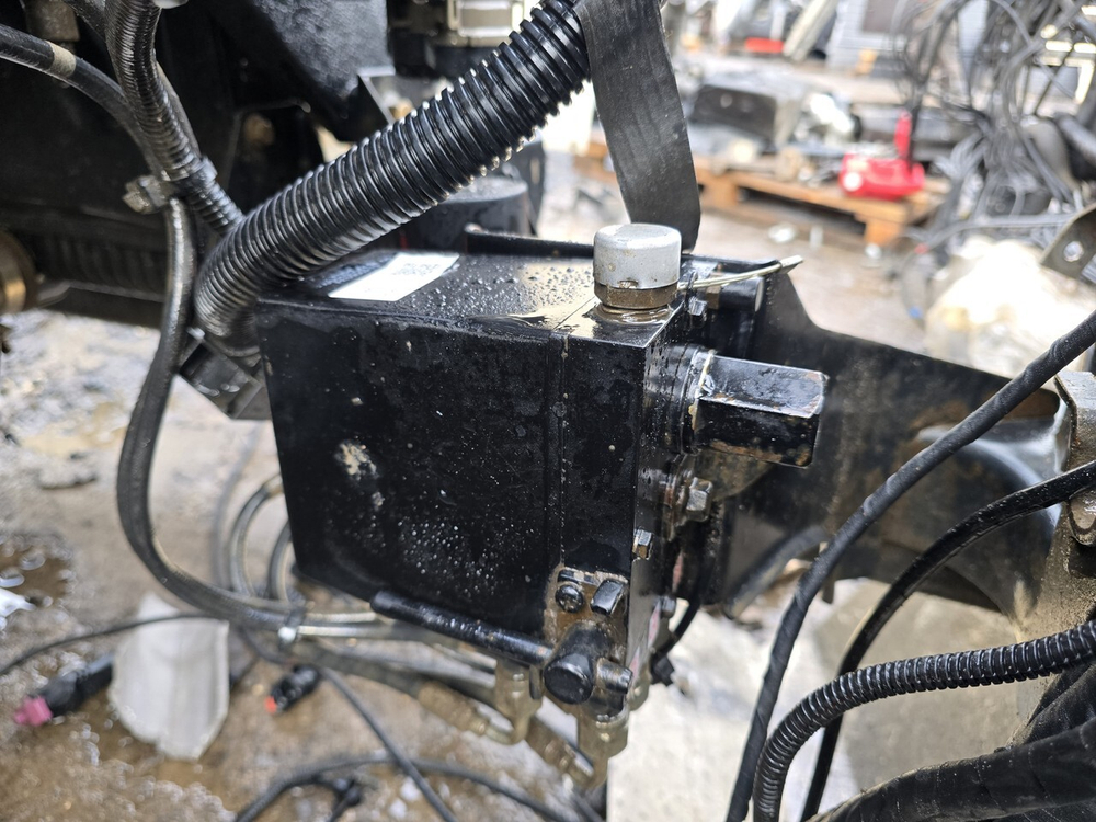 Насос подъема кабины 2023г