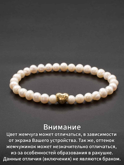 Фото нежный браслет из натурального камня с шармом.