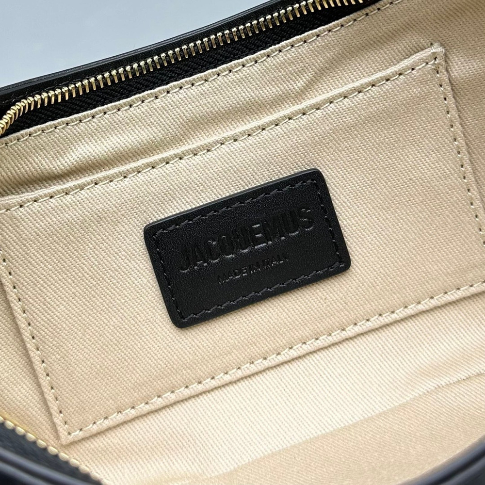 Jacquemus Le Bisou 27 cm