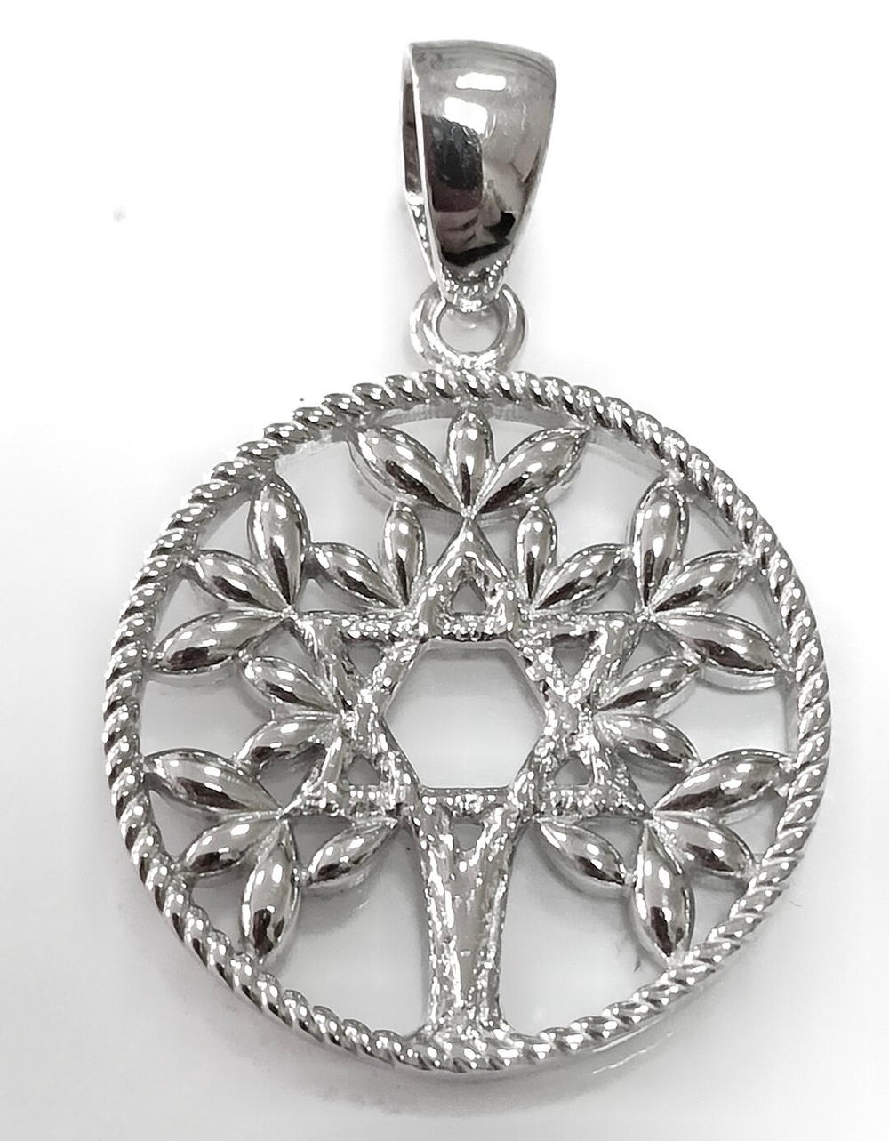 Ювелирная подвеска из серебра