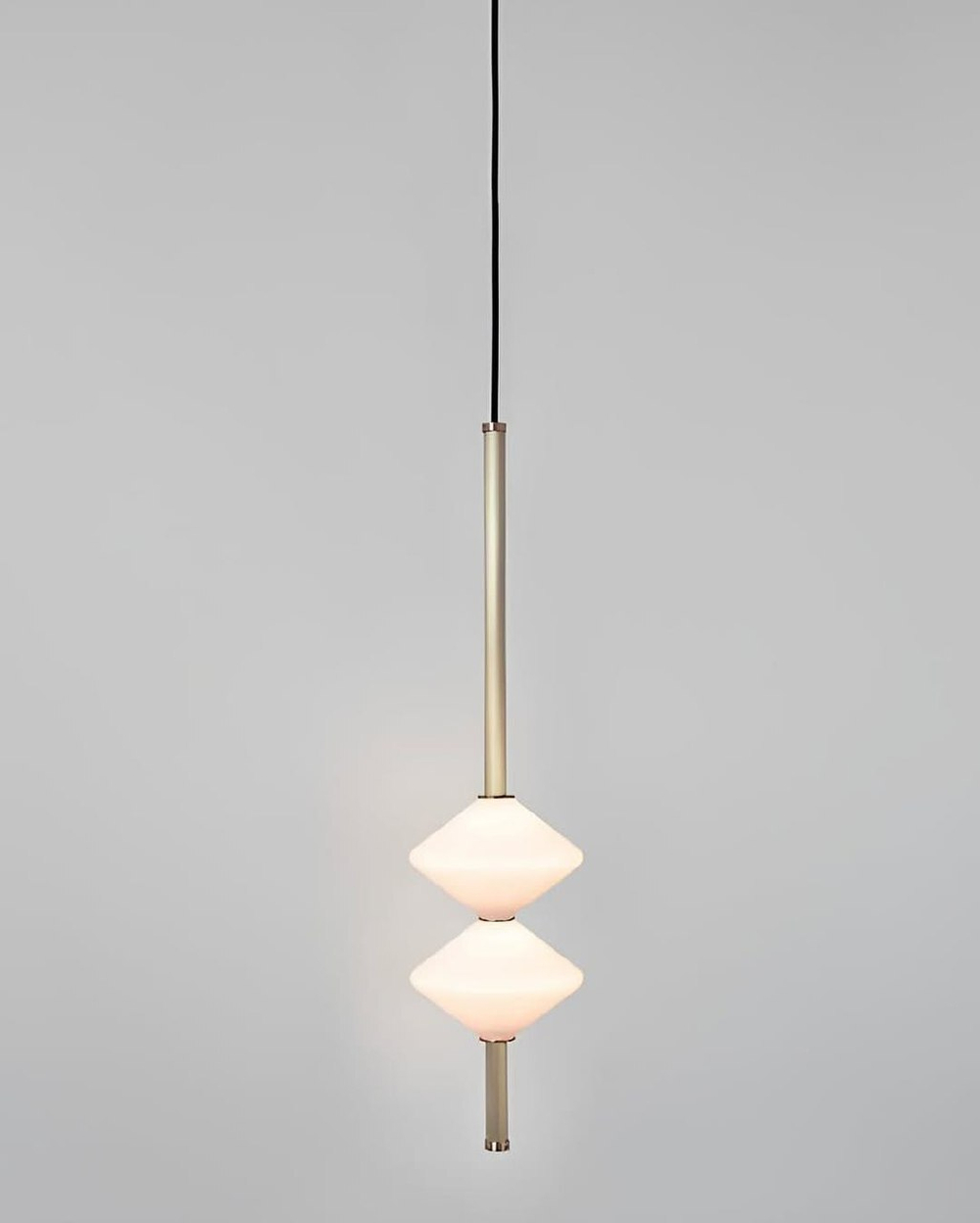 Современный подвесной светильник в минималистичном стиле.✨