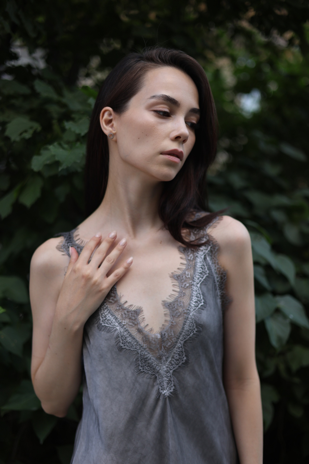 платье-комбинация с кружевной отделкой