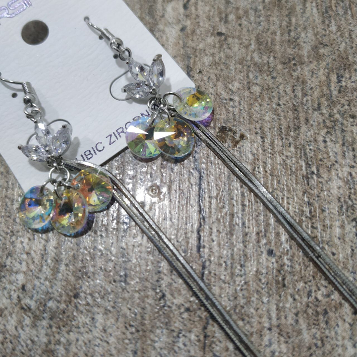 Серьги Cubic Zirconia подвеска веточка 3 листка кружки жгуты цвет белый перламутровый металл серебристый