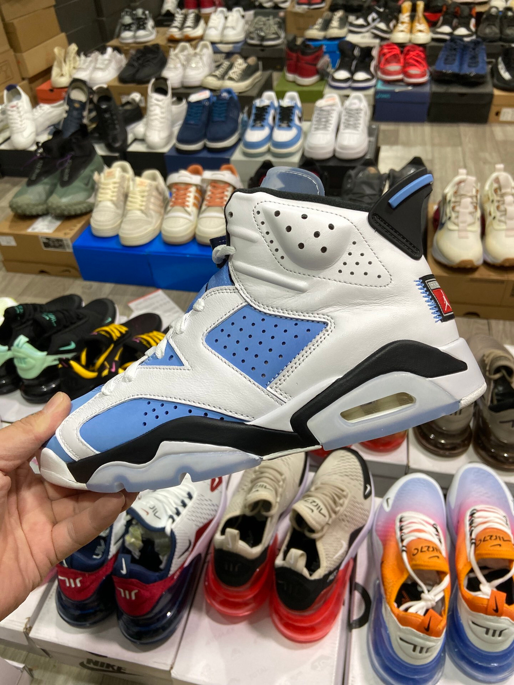 Купить баскетбольные кроссовки Air Jordan 6