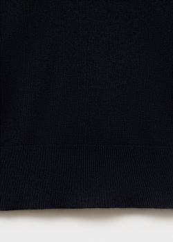 Пуловер тонкой вязки