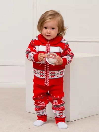 Костюм вязаный