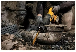 Сабельная пила DeWALT DCS389N-XJ