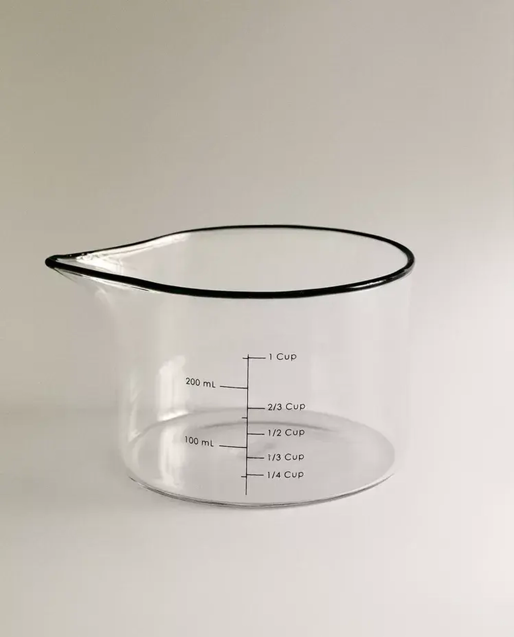 ZARA HOME МЕРНЫЙ СТАКАН ИЗ ТЕРМОСТОЙКОГО СТЕКЛА, ЧЕРНЫЙ