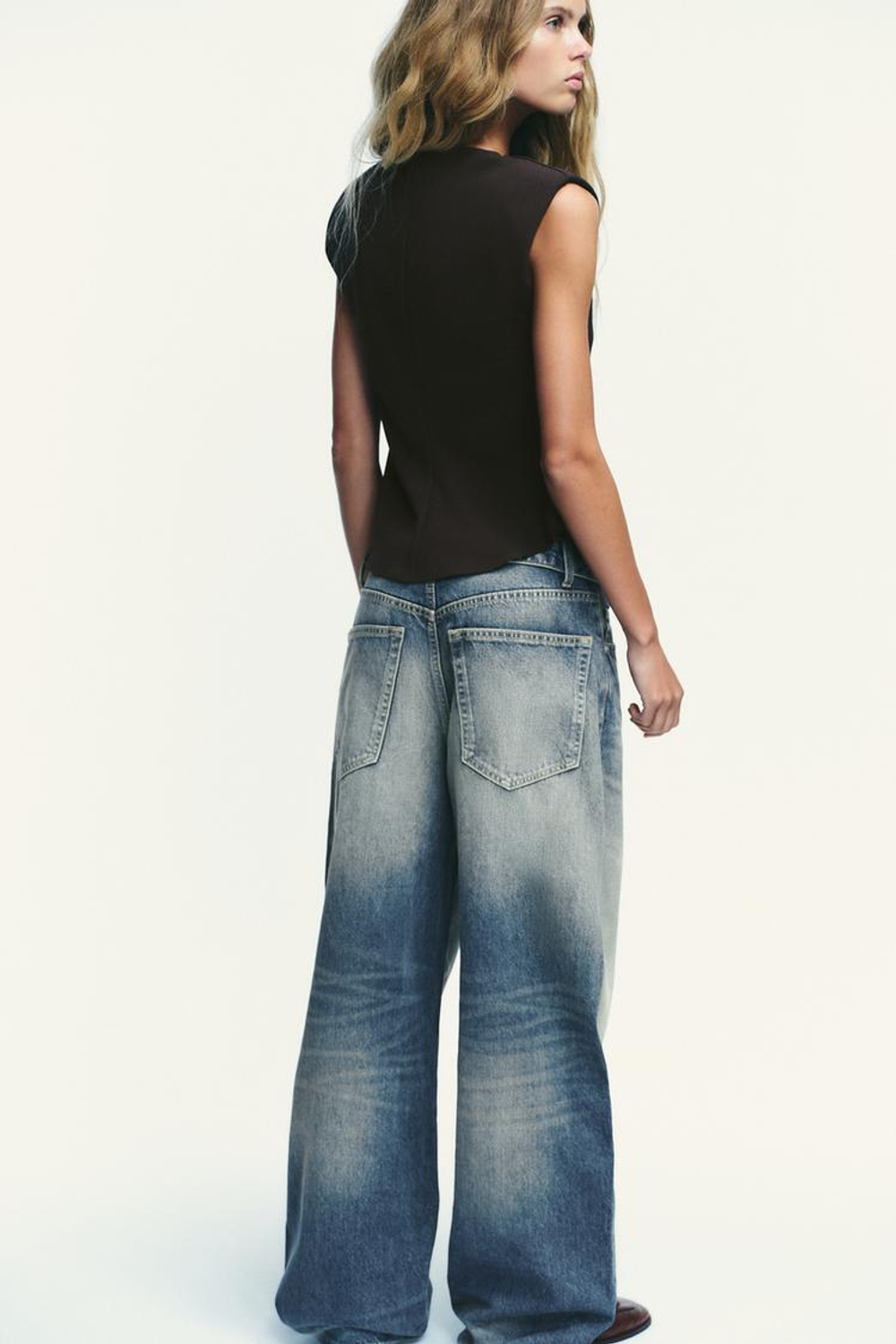 ZARA ТОП ИЗ КРЕПА С БАСКОЙ И ПОДПЛЕЧНИКАМИ, КОРИЧНЕВЫЙ