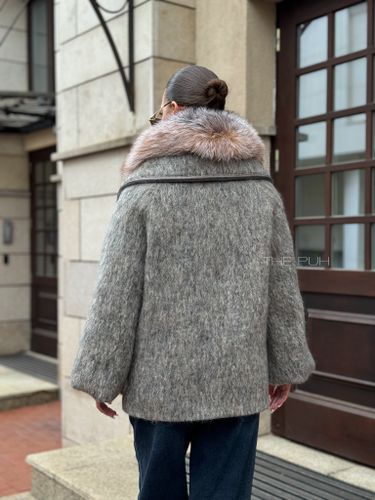 Шоколадная куртка из шерсти с накладными карманами и съемным мехом