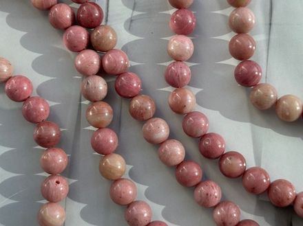 Нить бусин из родонита 6,5мм