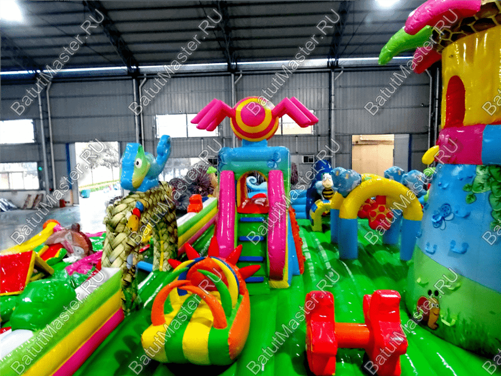 Коммерческий надувной батут "Хамелеон и динозавры" 20*10*7 м