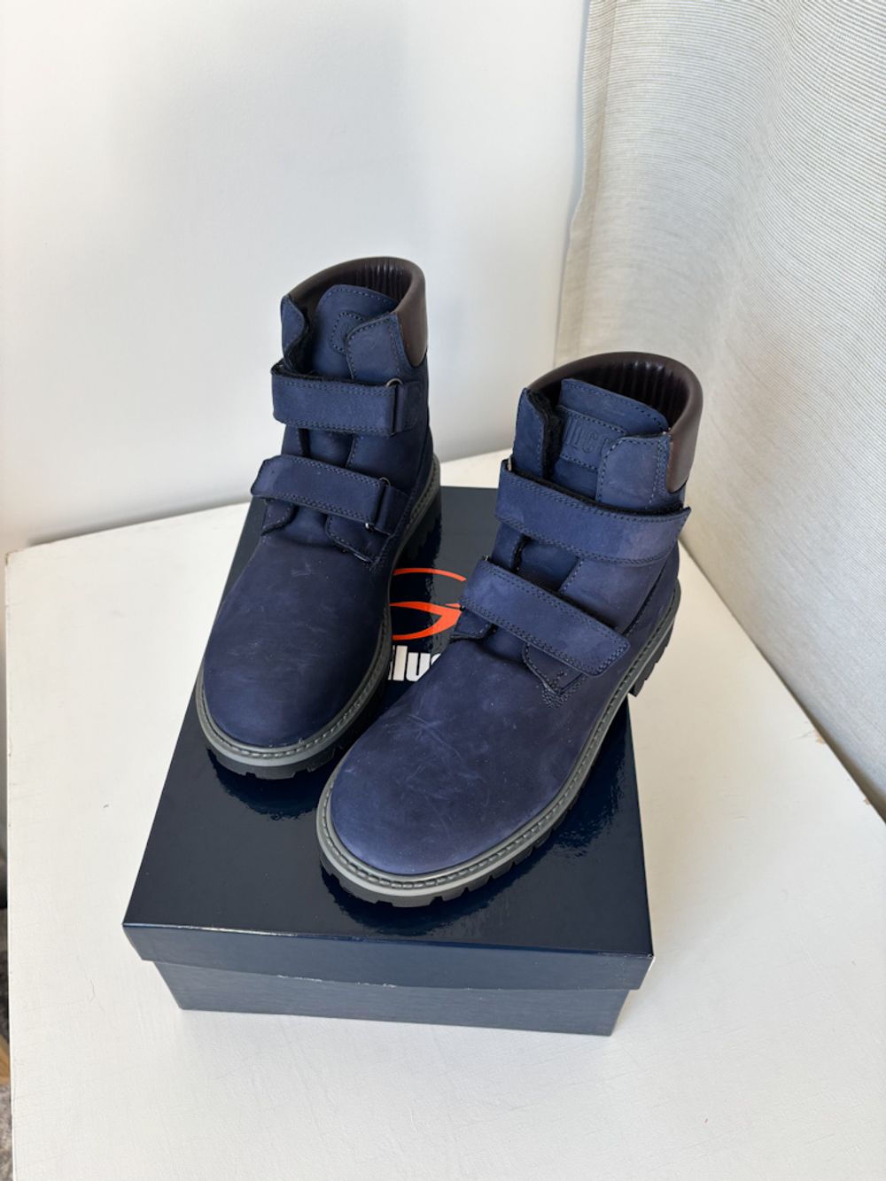 Новые замшевые ботинки Gallucci , 33