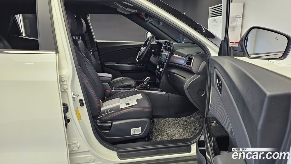 KG Mobility (Ssangyong) Very New Tivoli Бензин 1.5 2WD (05.2022)