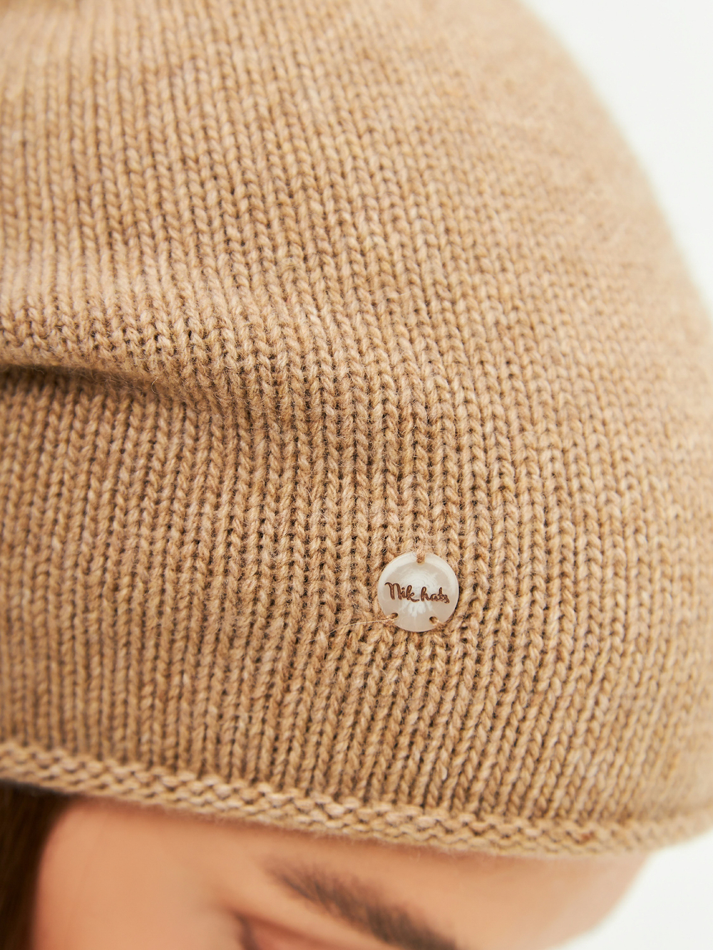 Шапка LACE удлиненная одинарная,с руликом с содержанием кашемира