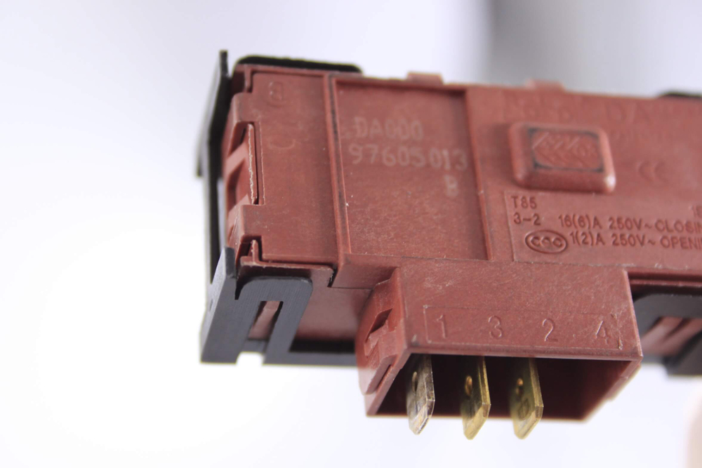 Устройство блокировки люка (УБЛ) 97605013 стиральной машины Beko