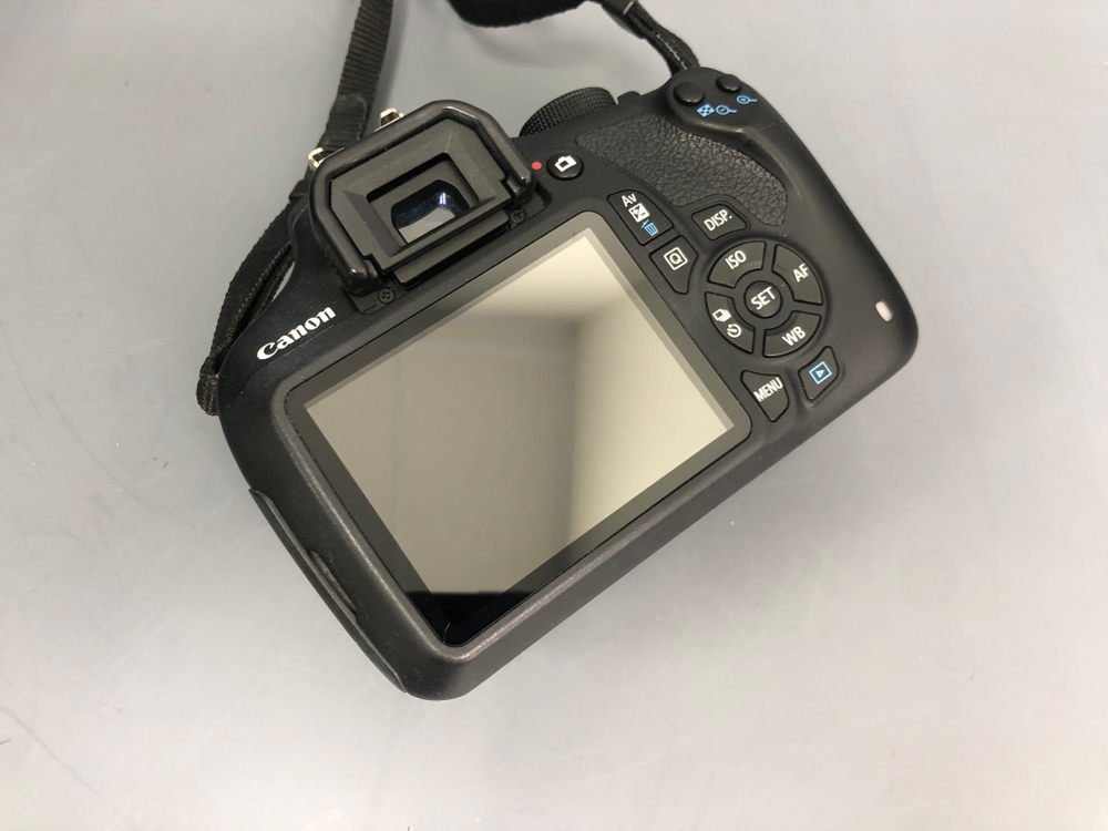 Canon 1200D Kit 18-55mm 3.5-5.6 III 13.000 кадров