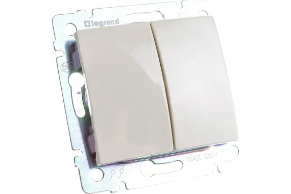 Выключатель Legrand Valena 2-клавишный проходной слоновая кость 06965