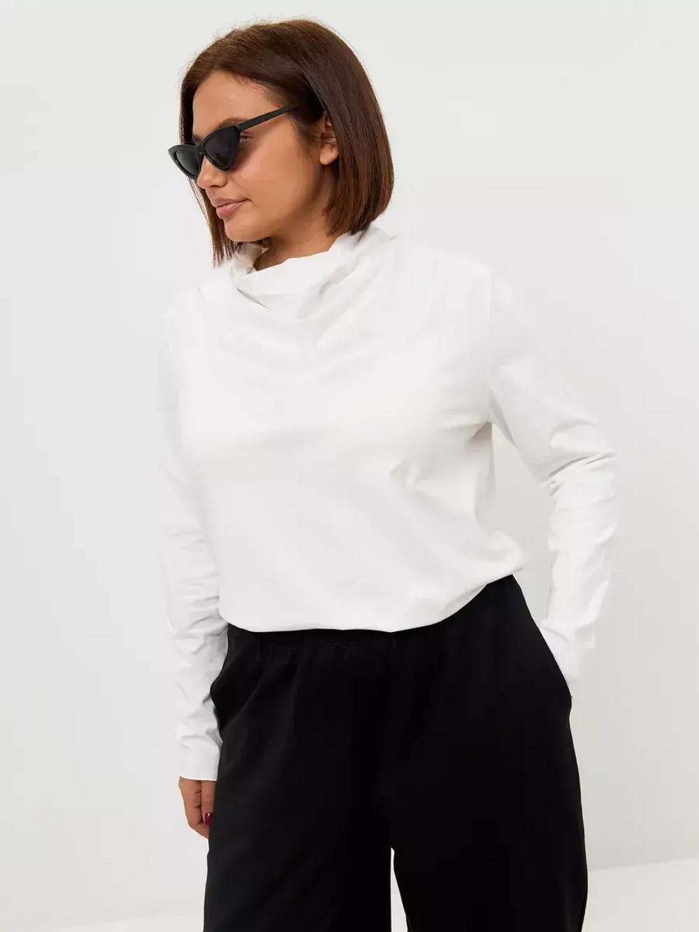 Лонгслив с цельнокроеным воротником экрю