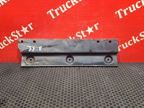 Кронштейн крыла переднего