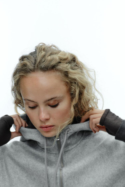 ZARA МЯГКАЯ КУРТКА С ОБЪЕМНЫМИ РУКАВАМИ, СВЕТЛО-СЕРЫЙ