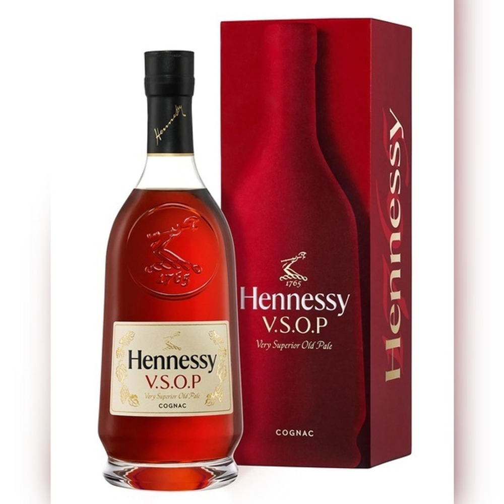 Hennessy V.S.O.P. 1л. in Gift Box RED