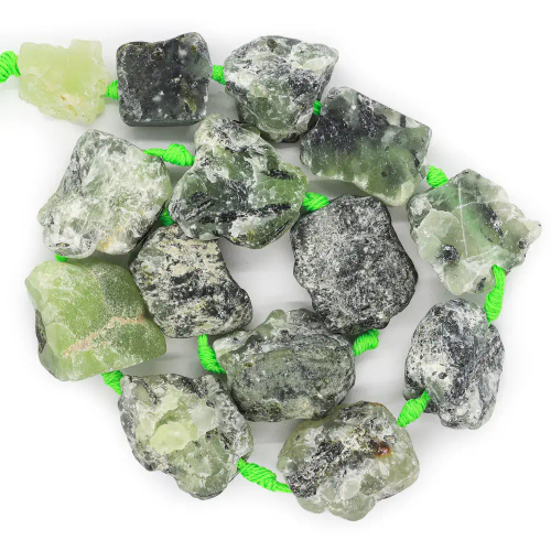 Пренит необработанные бусины 20-28 мм, на нитке 38 см