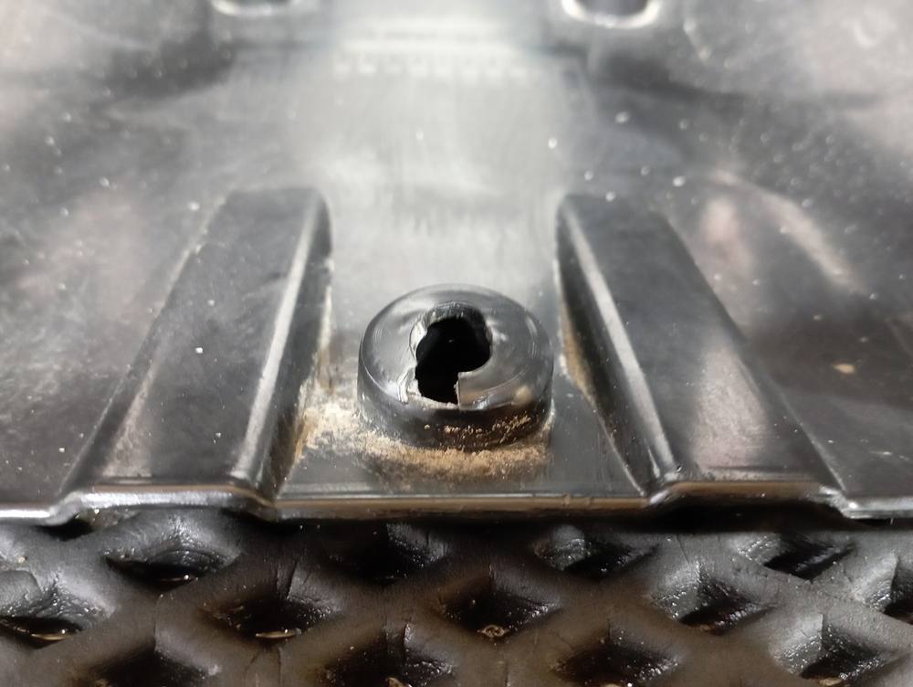 Кожух рулевой колонки 2023г.