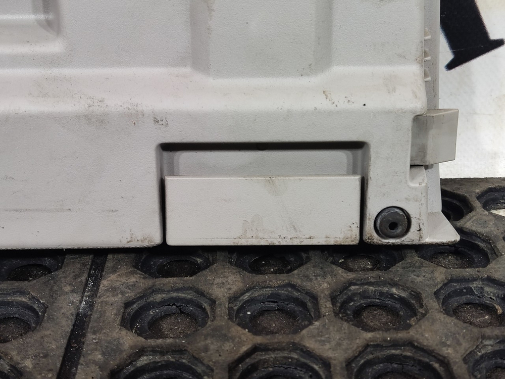 Крышка бардачка верхней консоли правая 2020г.