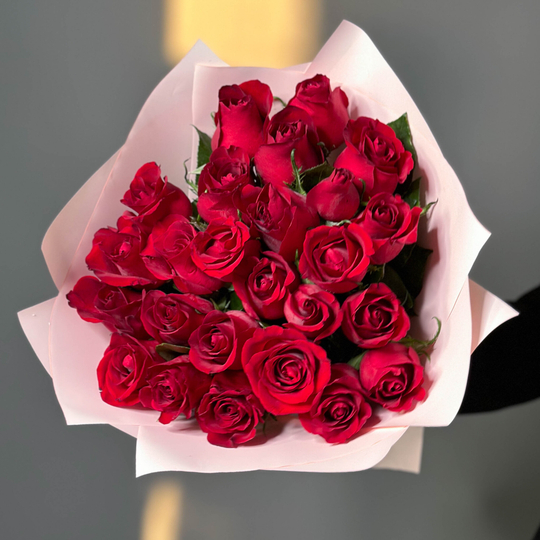 Букет 25 роз Кения 40 см в пленке розовые