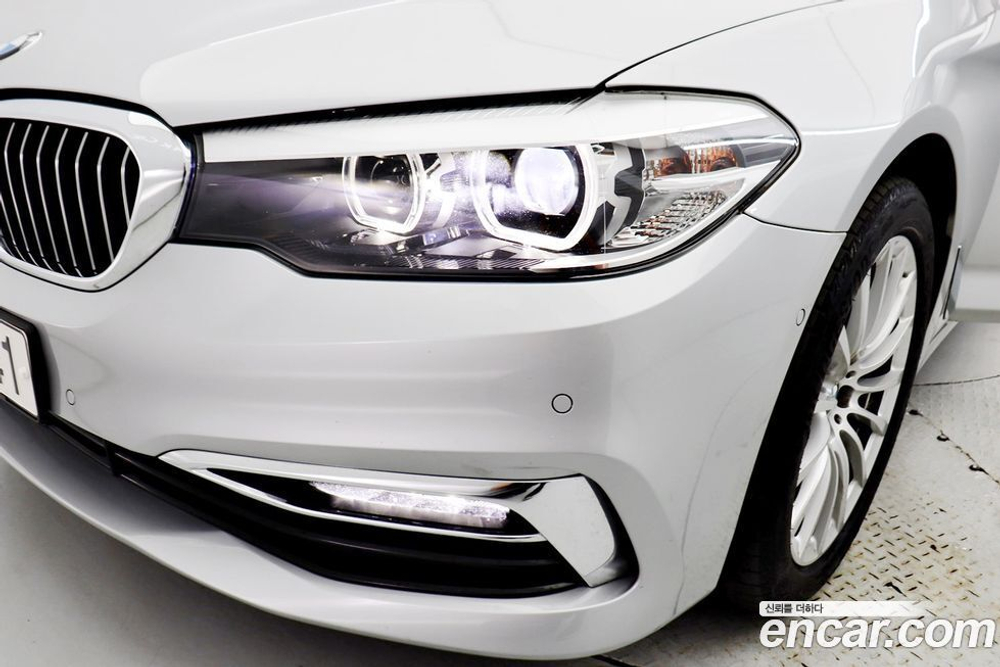 BMW 5 Series (G30) 520i Luxury (11.2019)