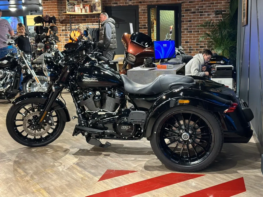 Harley-Davidson Freewheeler Black/Black 2023