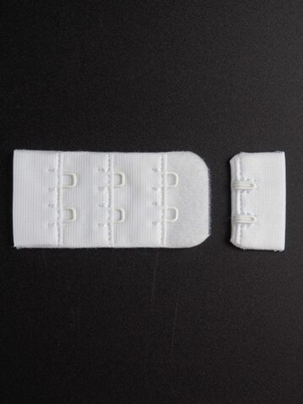 Застежка для бюстгальтера цвет холодный белый с крючками 2х3