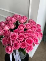 Розовые одноголовые розы