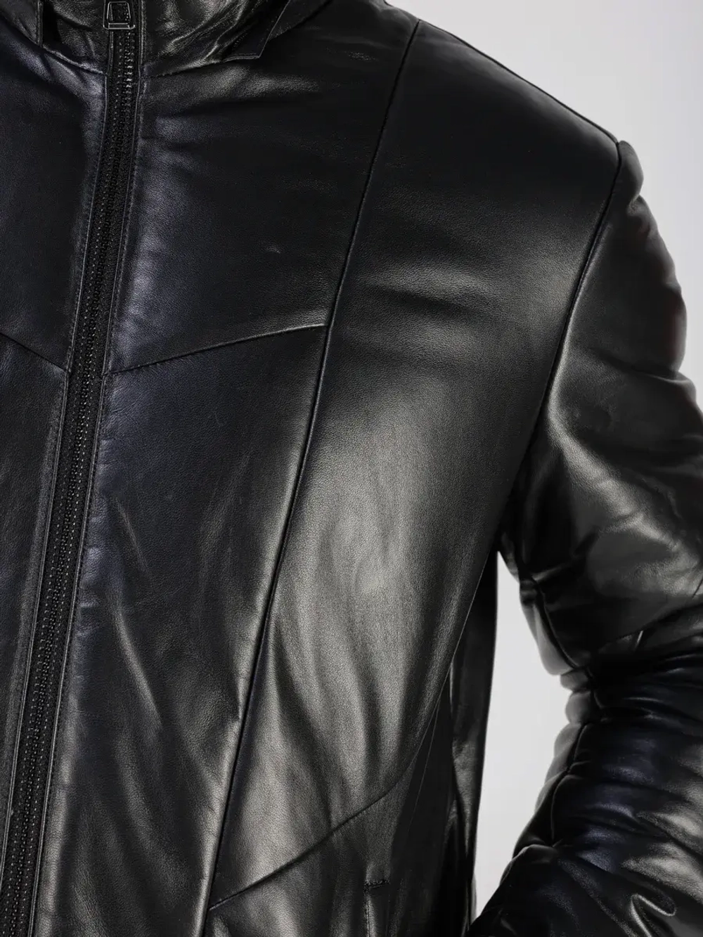 Куртка зимняя кожаная с капюшоном пуховик