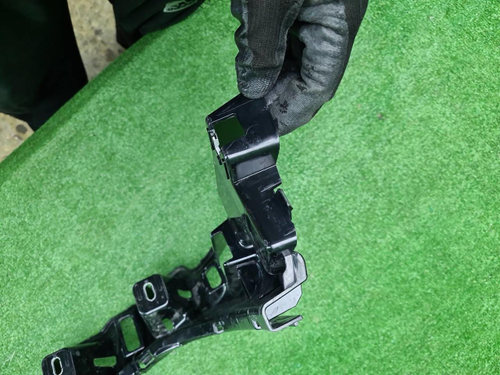 Кронштейн бампера правый Mercedes S W223 (20-нв)