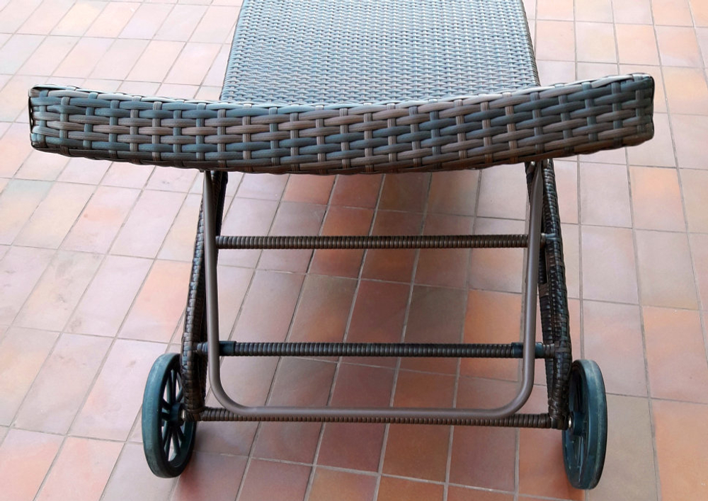 Шезлонг-лежак Besta Fiesta МОНАКО из искусственного ротанга, темно-коричневый