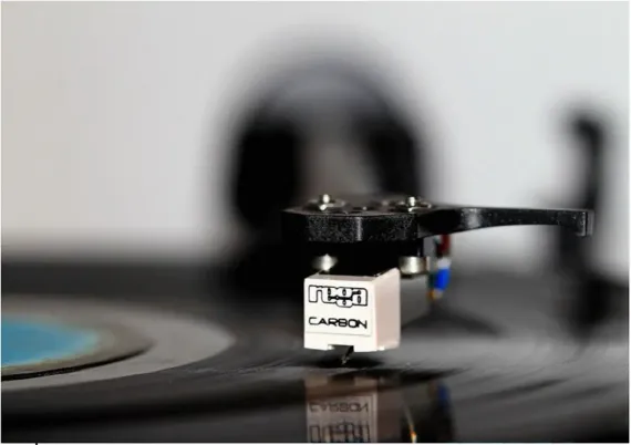 Rega Carbon MM