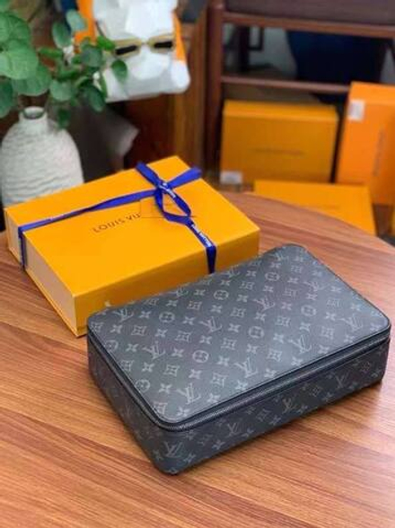 Несессер Louis Vuitton