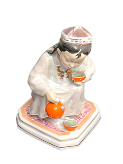 Фарфоровая статуэтка "Маленькая хозяйка" ДФЗ