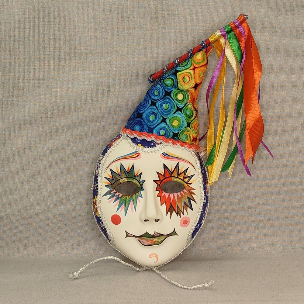 Интерьерная маска Колпак с флагом