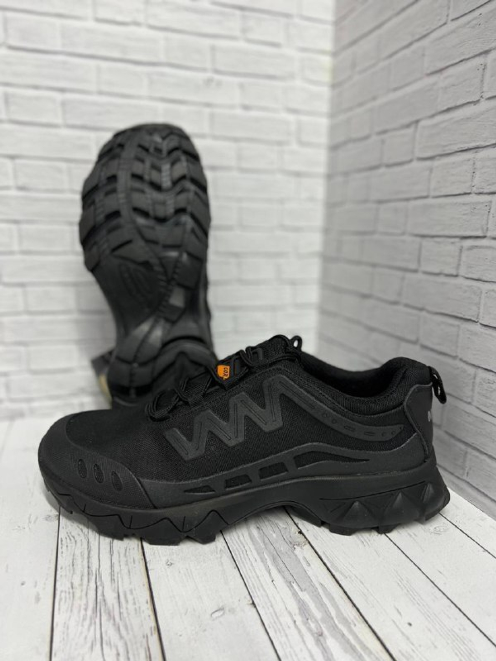 Треккинговые кроссовки Magnum / чёрный