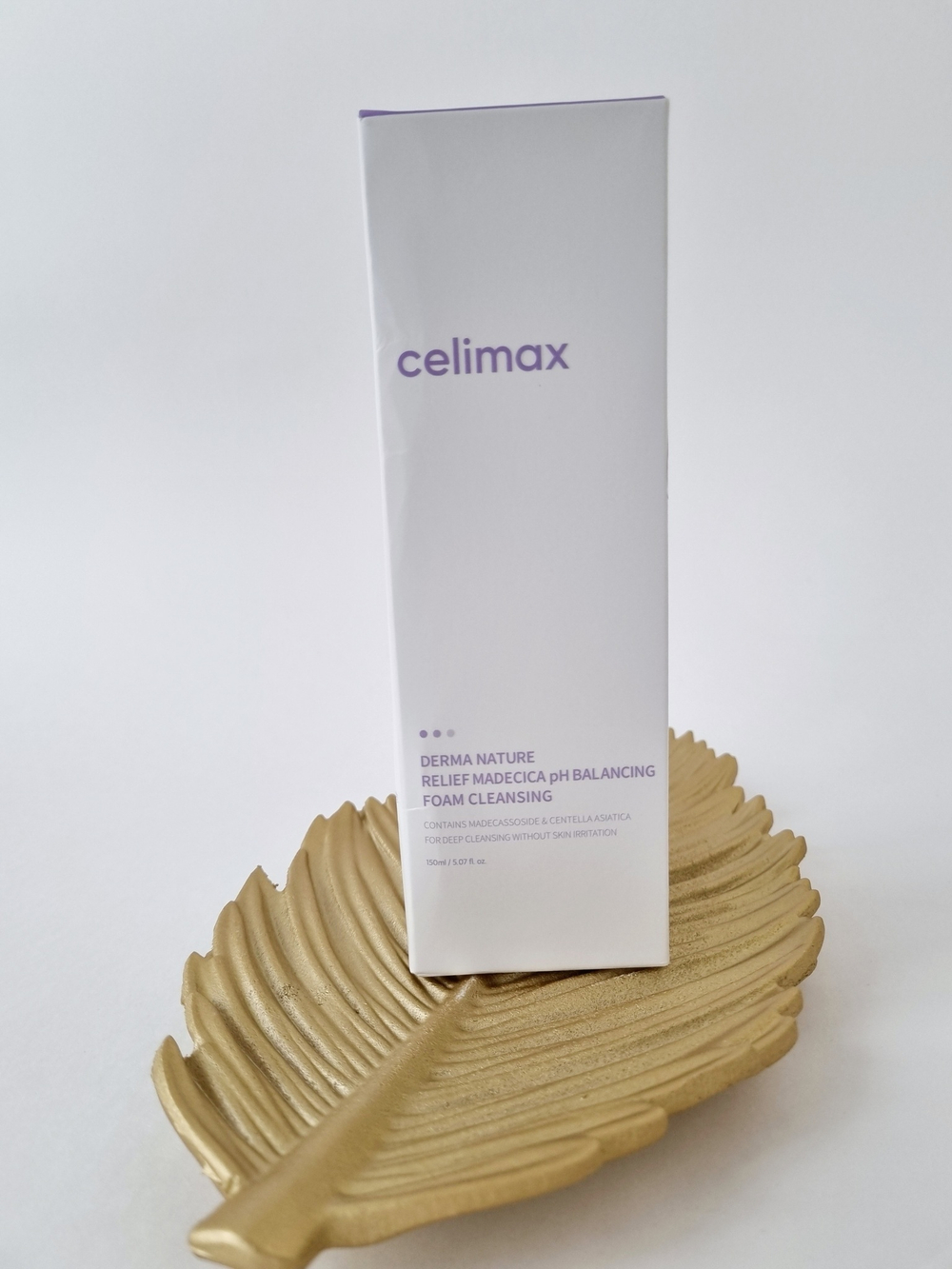 Слабокислотная очищающая пенка Celimax Derma Nature Relief Madecica pH Balancing Foam Cleansing