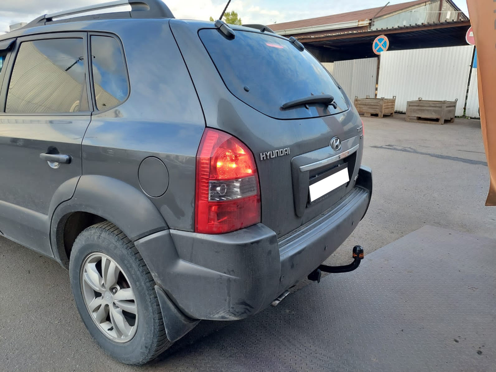 Фаркоп Hyundai Tucson 2004-2010 (кроме двигателя 2,7 л), Kia Sportage 2005-2010 , кроме авто с двумя выхлопными трубами, условно-съемный,(без электрики) Трейлер.7310