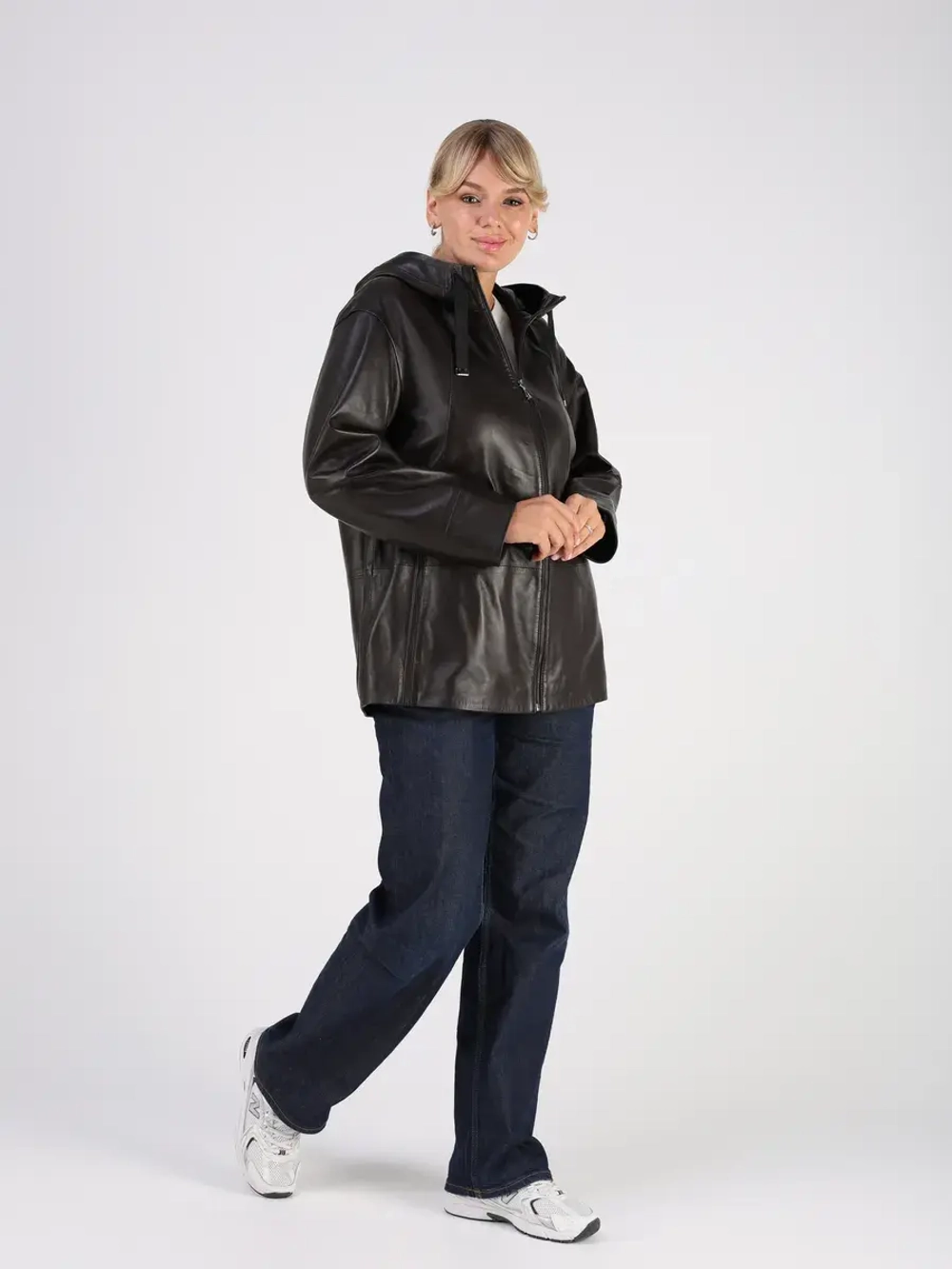 Кожаная куртка демисезонная с капюшоном