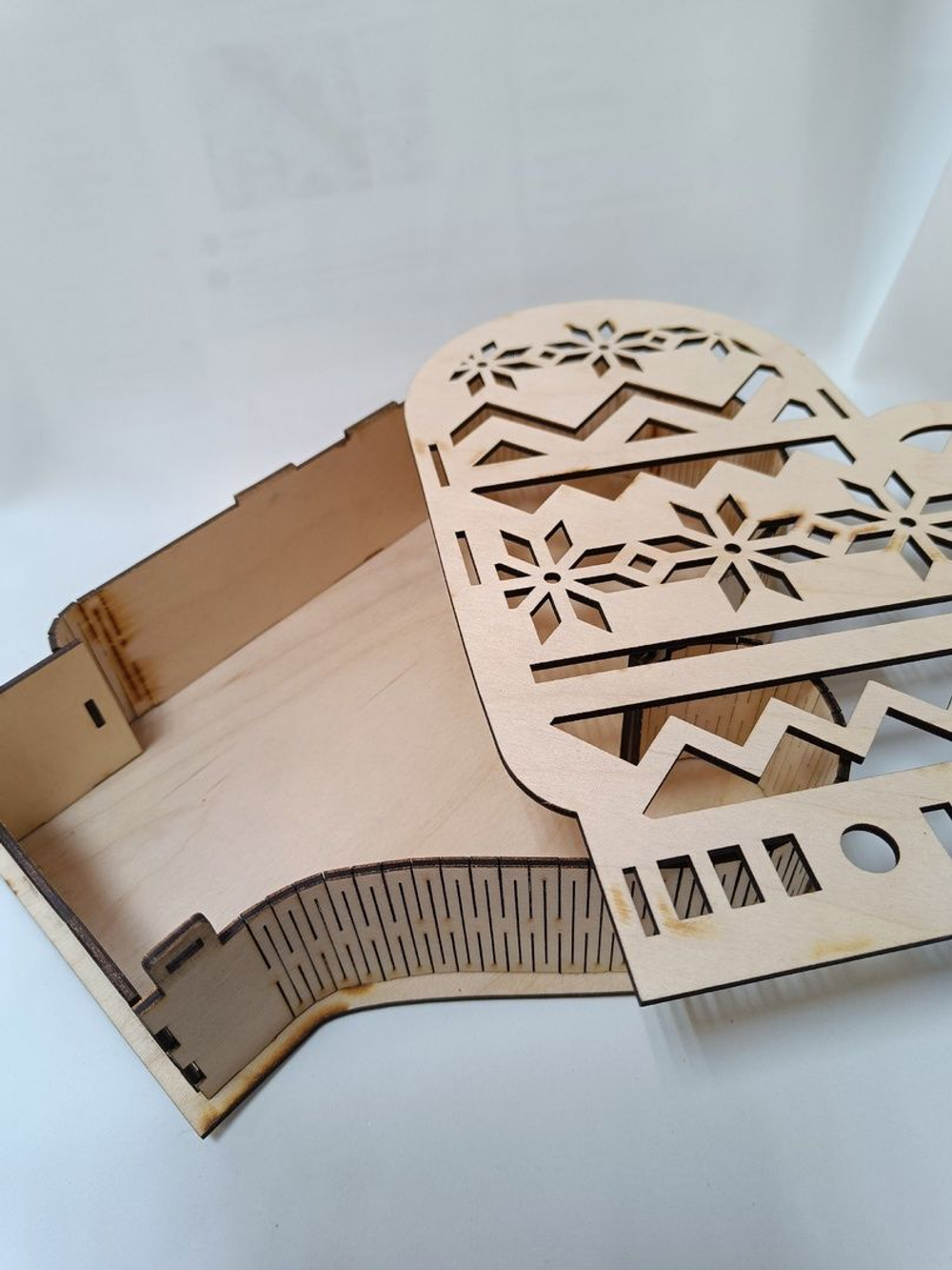 Подарочная коробка Варежка, фанера