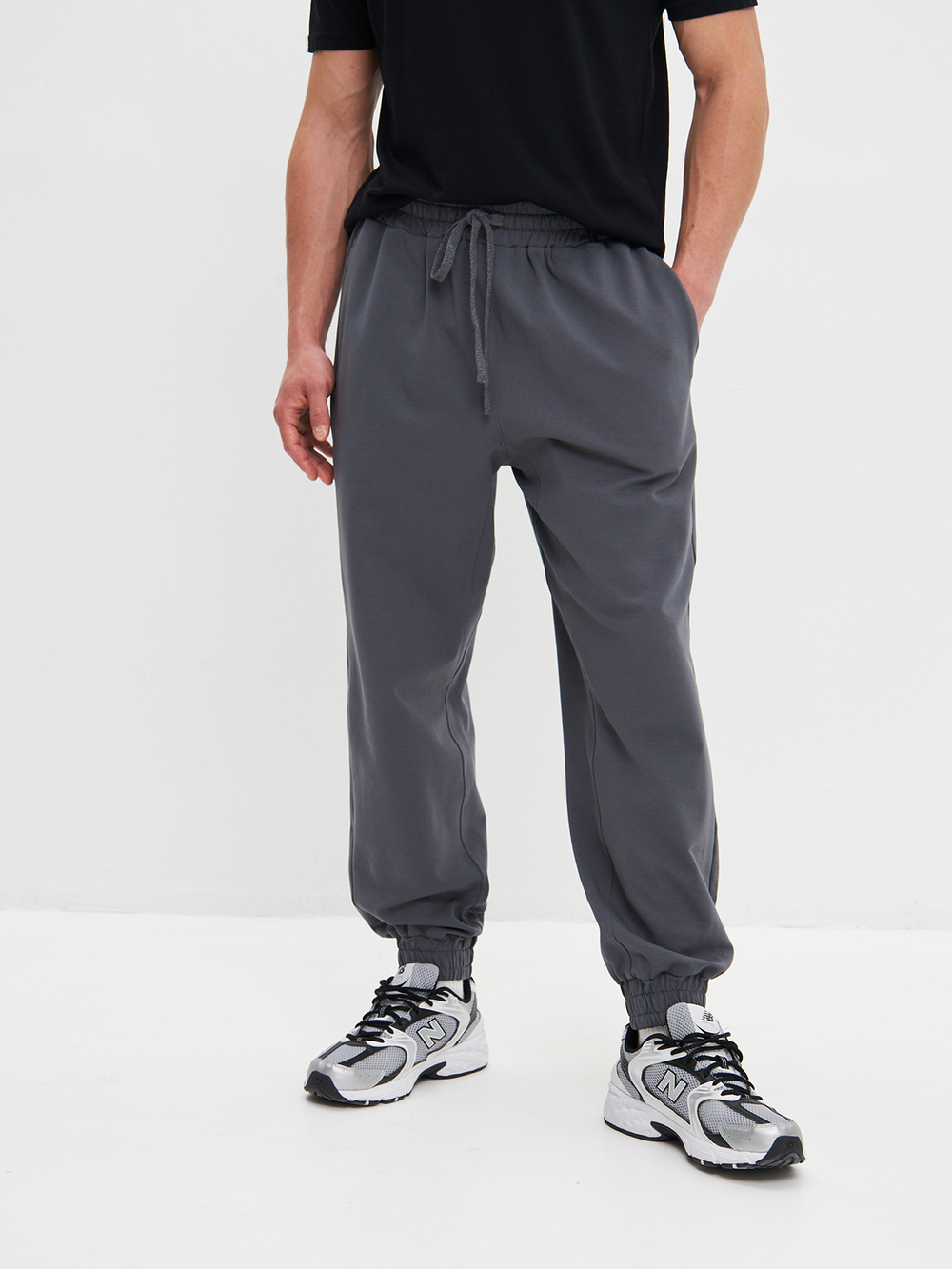 Брюки спортивные свободные с утяжкой на талии