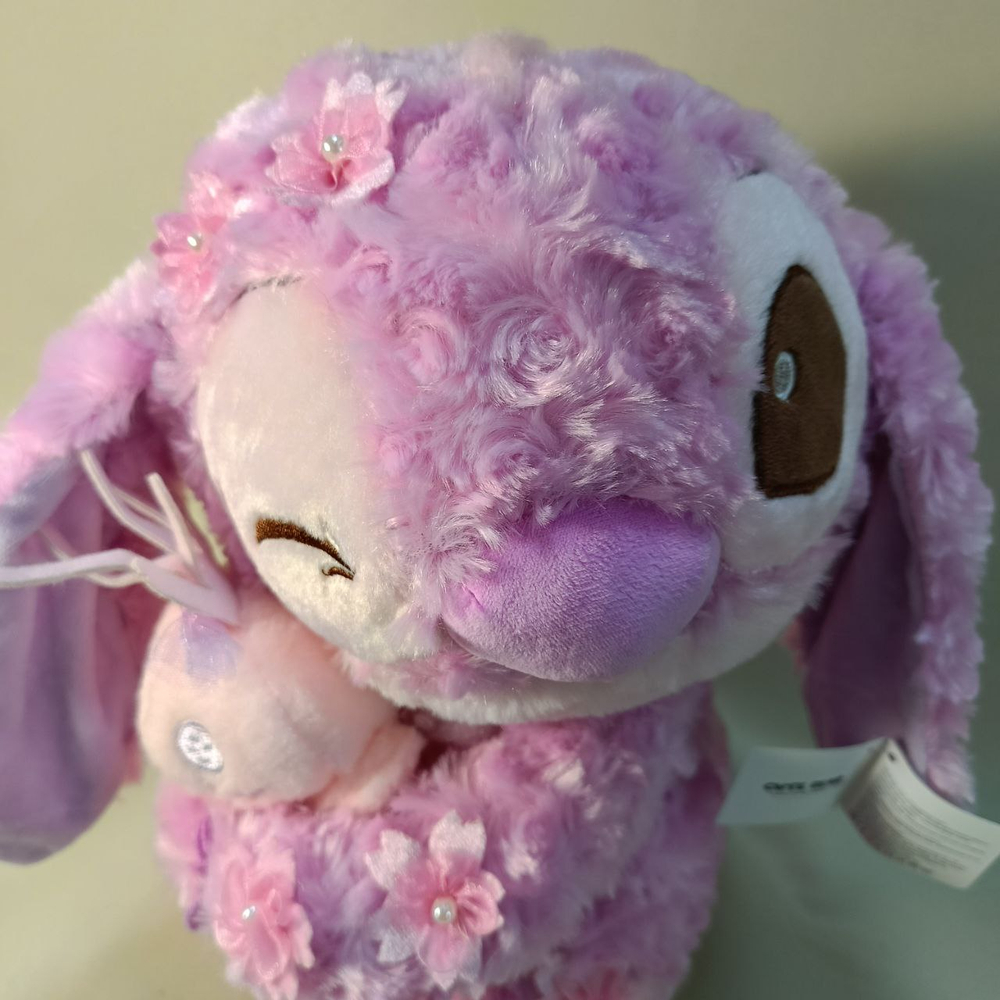 Стич с игрушкой